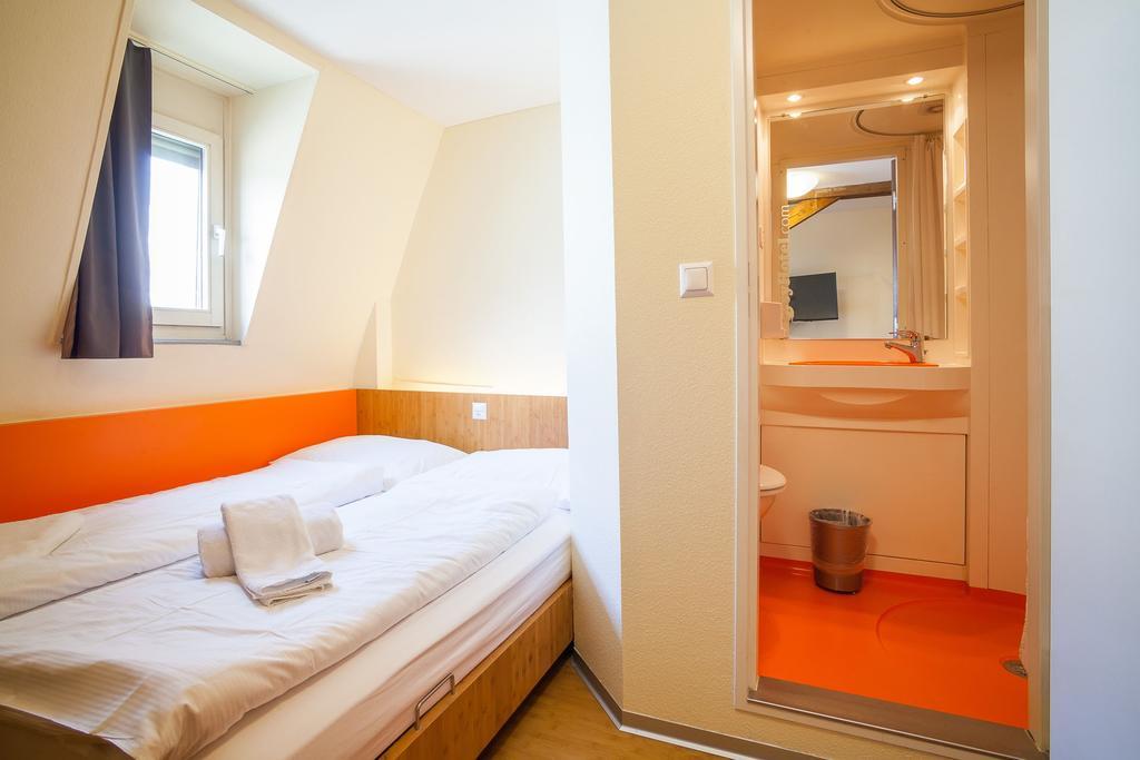 Easyhotel Basel - Self Service And Self Check-In Номер фото
