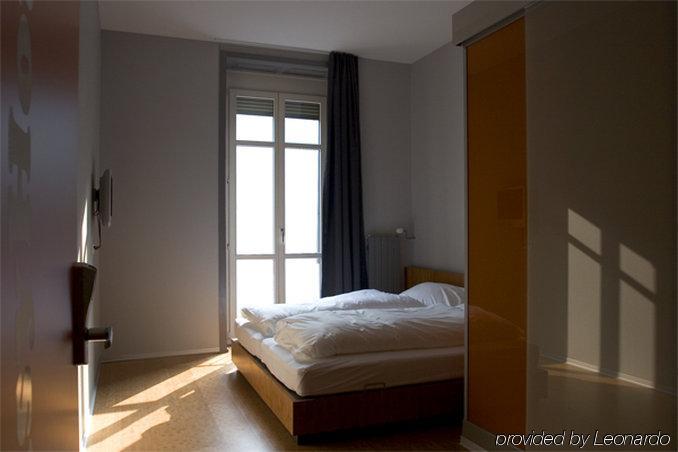 Easyhotel Basel - Self Service And Self Check-In Екстер'єр фото