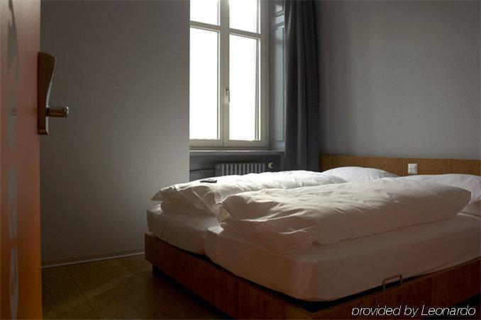 Easyhotel Basel - Self Service And Self Check-In Номер фото