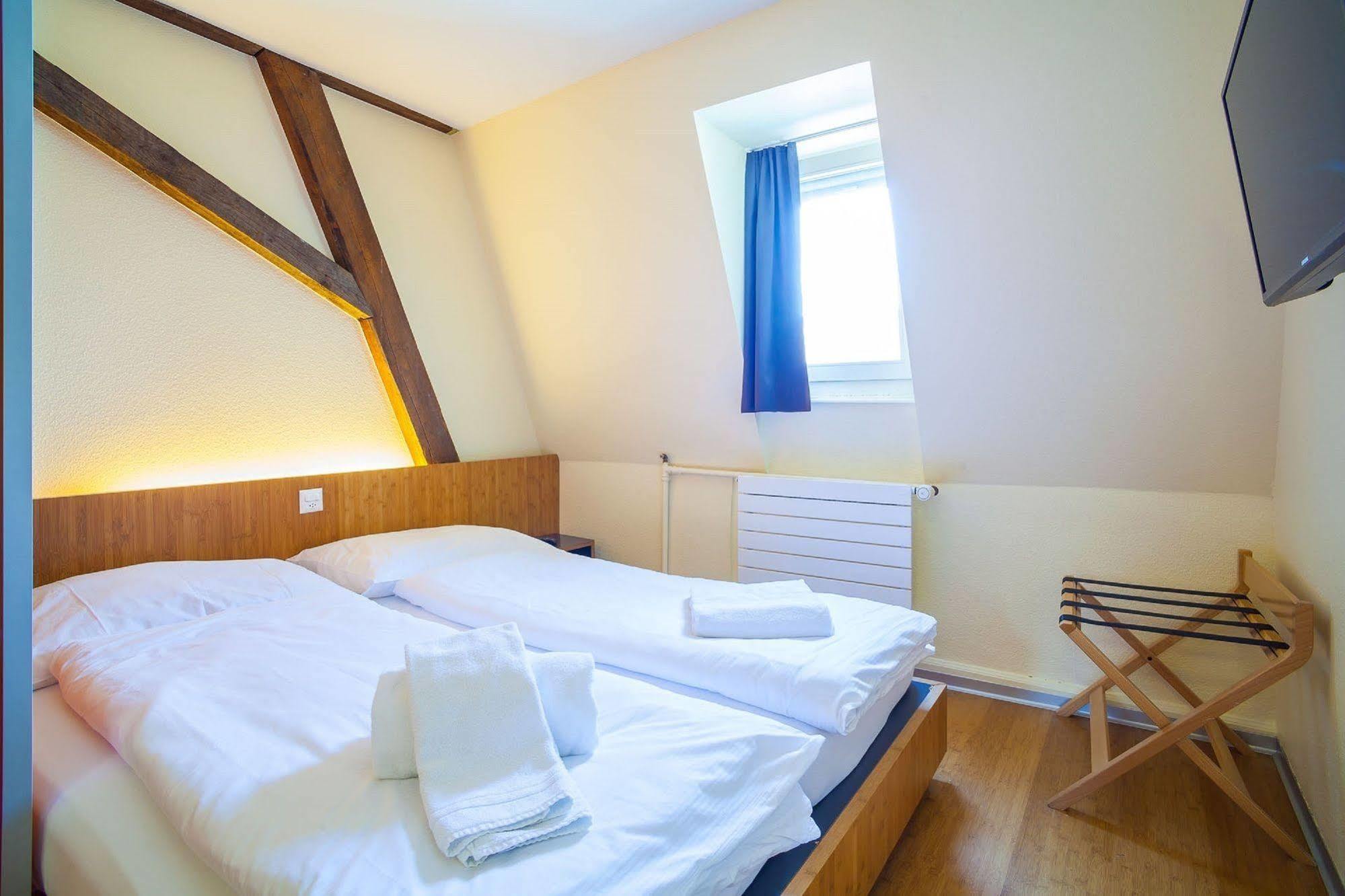 Easyhotel Basel - Self Service And Self Check-In Екстер'єр фото