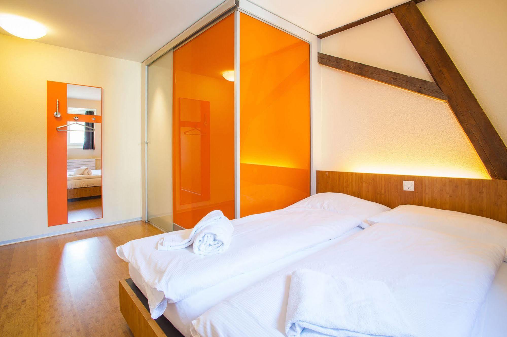 Easyhotel Basel - Self Service And Self Check-In Екстер'єр фото