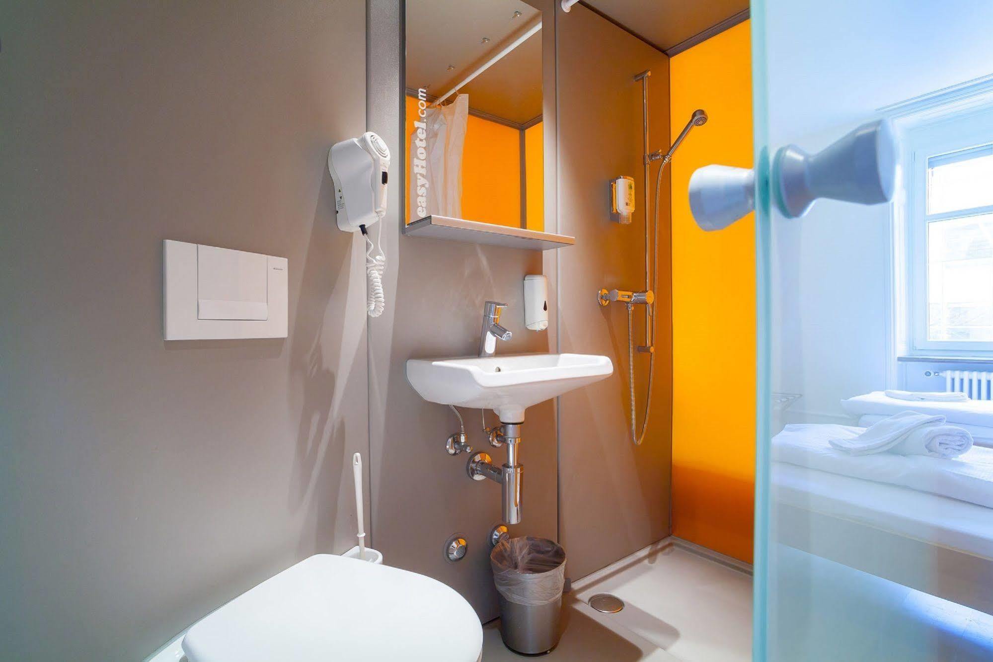 Easyhotel Basel - Self Service And Self Check-In Екстер'єр фото