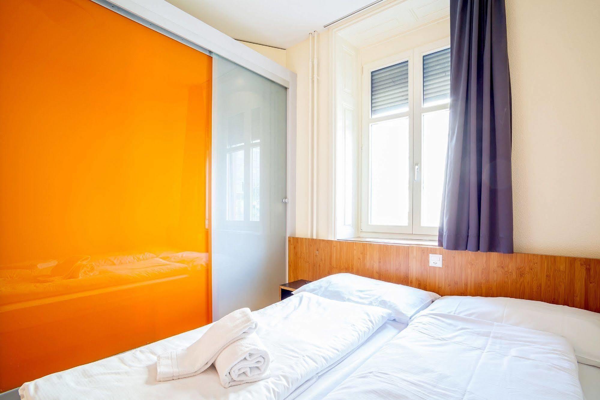 Easyhotel Basel - Self Service And Self Check-In Екстер'єр фото
